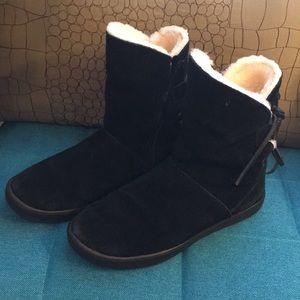 Cute black Uggs, Koolaburra